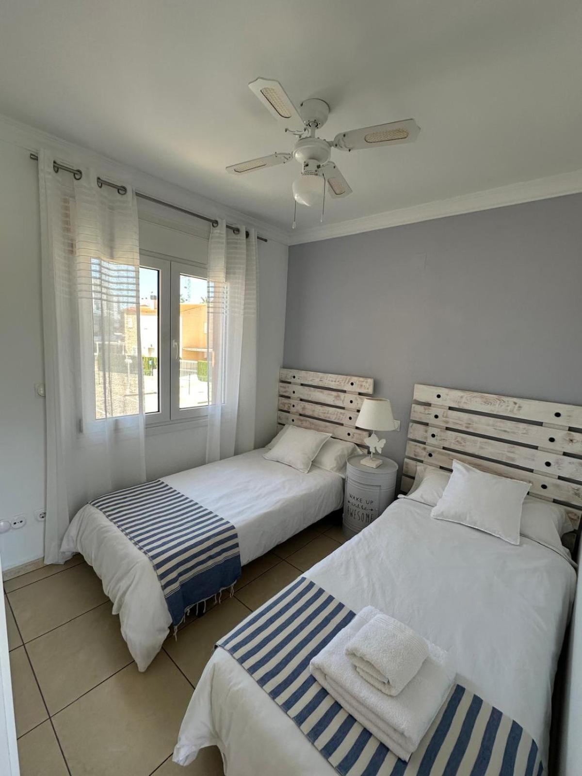 Appartamento Oliva Nova Flat In Front Of Met Esterno foto